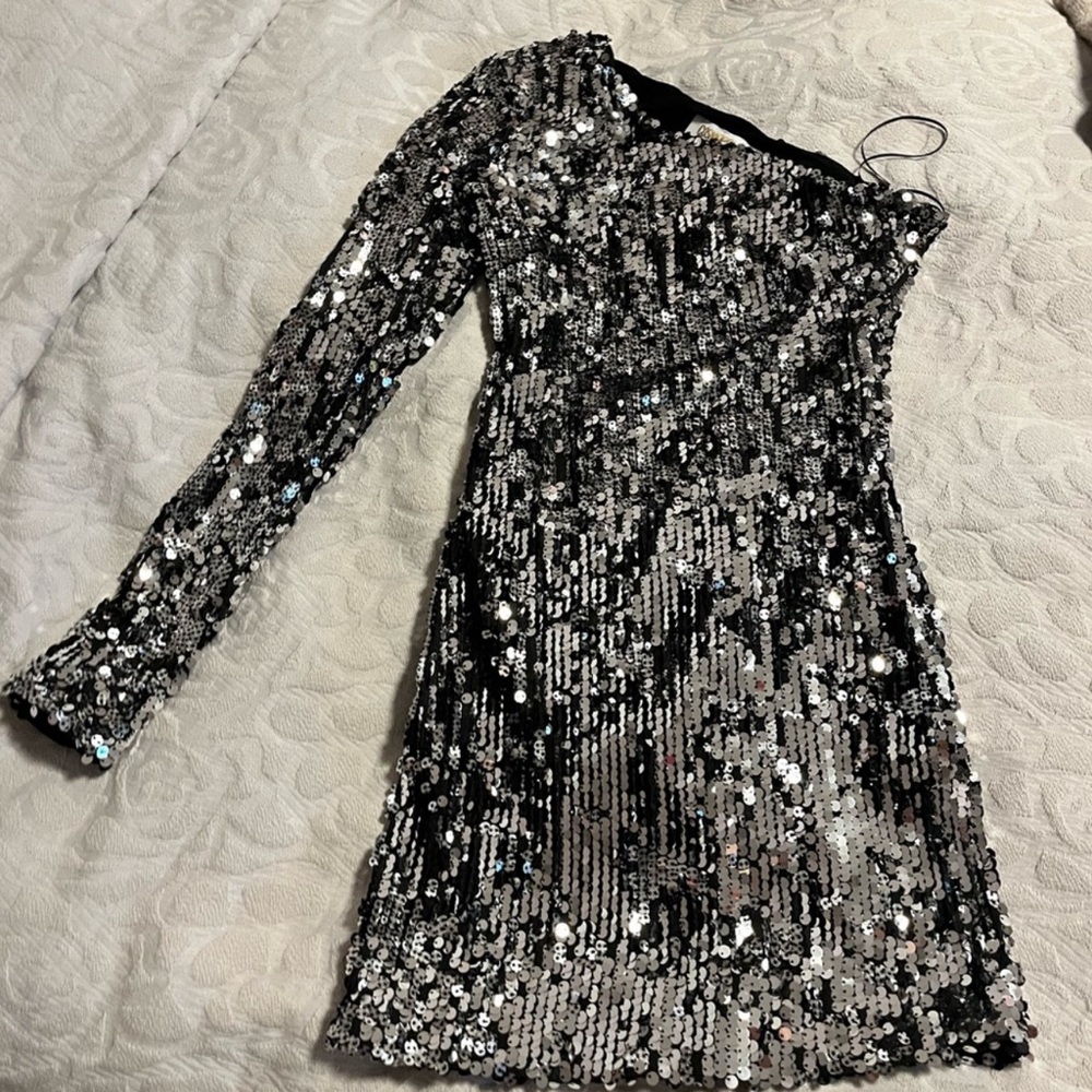 NWT - Cosmopolitan One Shoulder Dress Bodycon Silver Black Sequin size XS 🌺